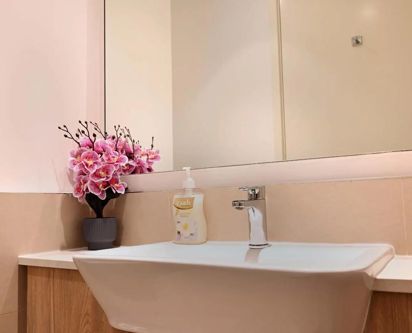 Air Homes - Stylish 2Br Near Dubai Hills Mall & Park 0*,